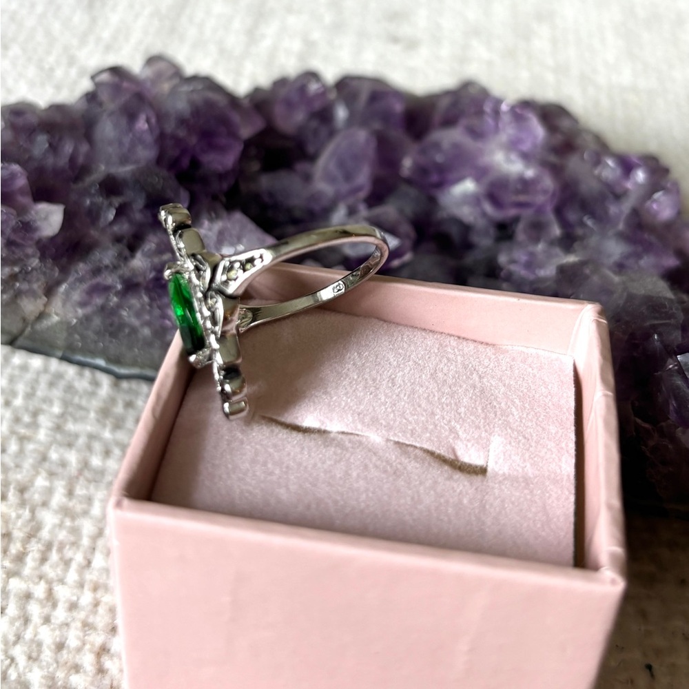 Von Maur Vintage style .925 Sterling Silver Marcasite and emerald ring 7 - Picture 2 of 4